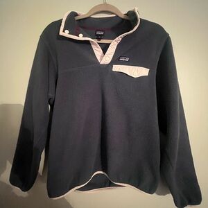 Kids Patagonia blue crewneck size xxl (size small in women).